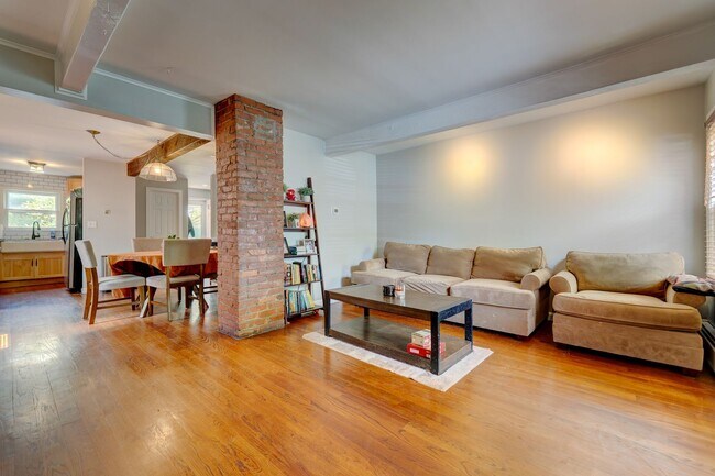 Building Photo - Charming East Rock Single Family