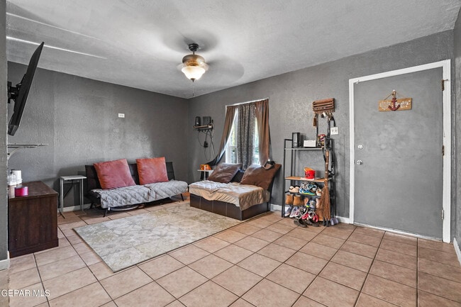 Building Photo - 5516 Fairbanks Dr