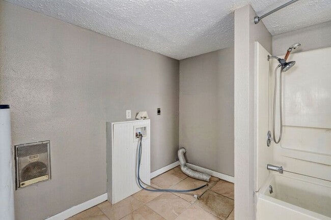 Building Photo - 1550 N Colgate Ave