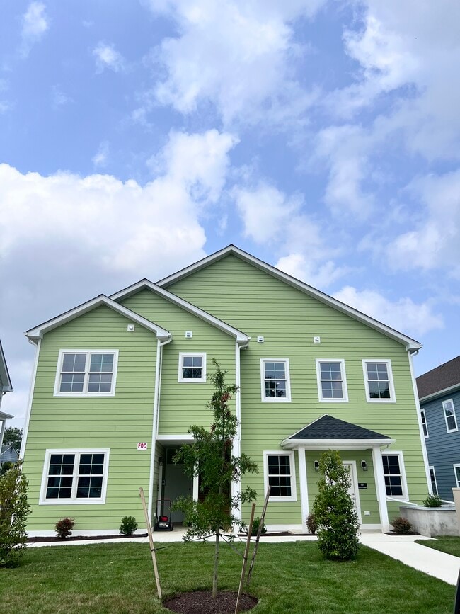 Building Photo - Daly Gardens #43