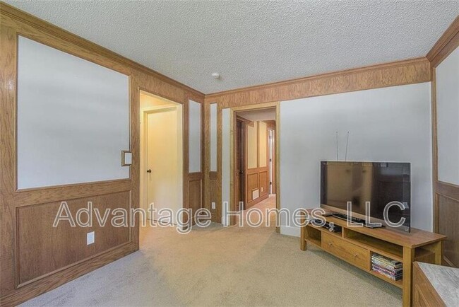 Building Photo - 13024 S Trenton St