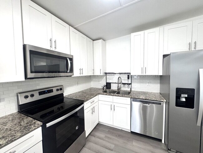 Building Photo - 1504 W 18th St