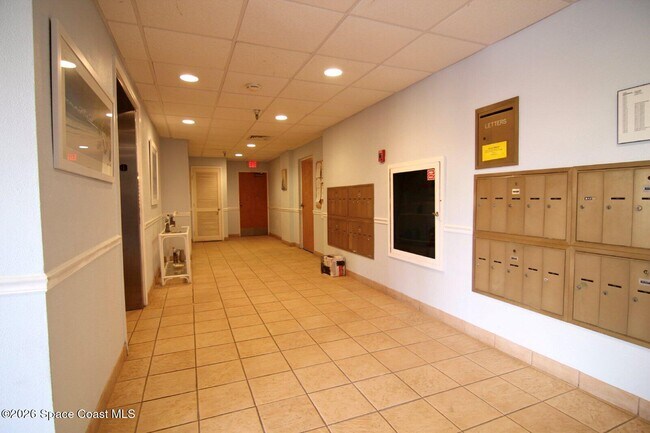 Building Photo - 1095 N Hwy A1A