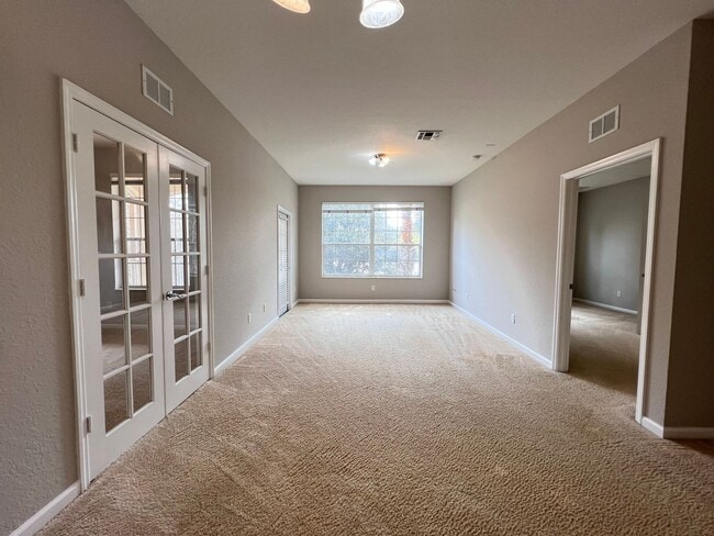 Building Photo - APARTMENT IN THE METROWEST AREA!
