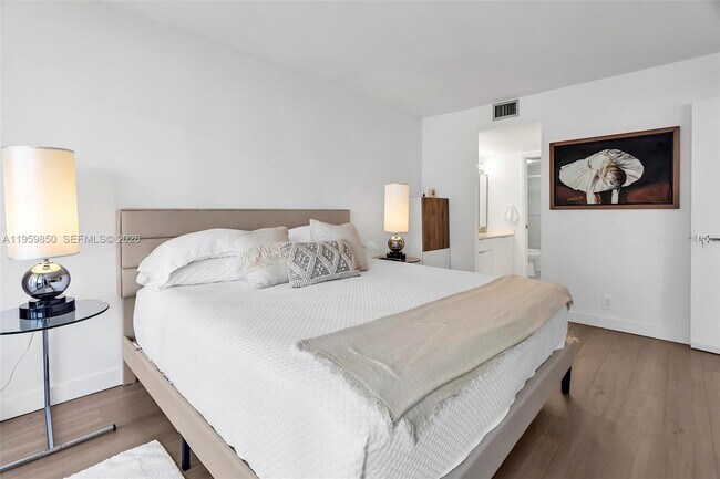 Building Photo - 1865 Brickell Ave