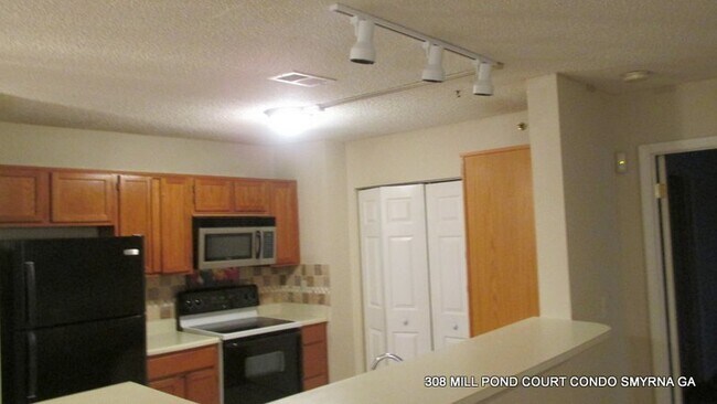 Building Photo - ENJOY THIS BEAUTIFUL CONDO NESTLED IN THE ...