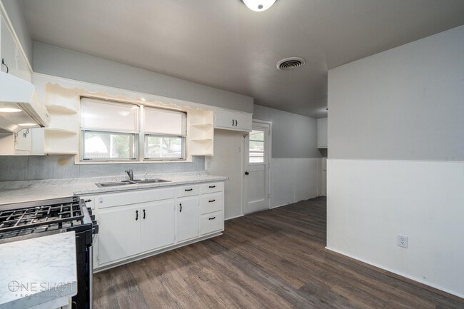 Building Photo - 3749 N 10th St