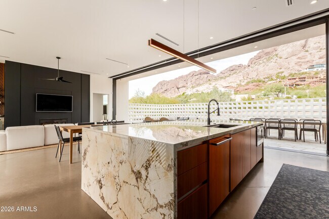 Building Photo - 4905 E White Gates Dr