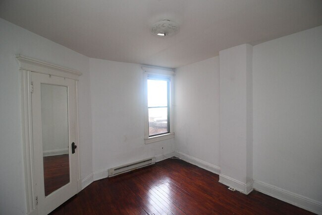 Building Photo - 2820 Guilford Ave