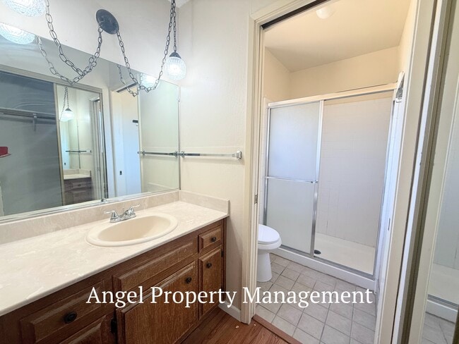 Building Photo - 2208 Begonia Ct