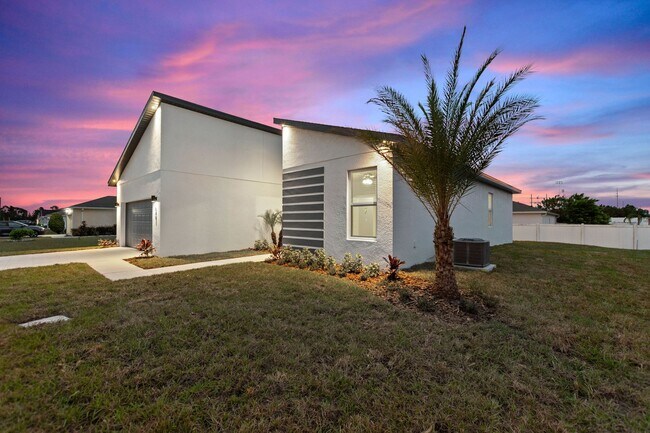 Building Photo - Deposit-Free! Modern, energy efficient hom...