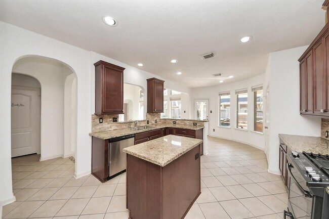 Building Photo - 6423 Middlelake Ct
