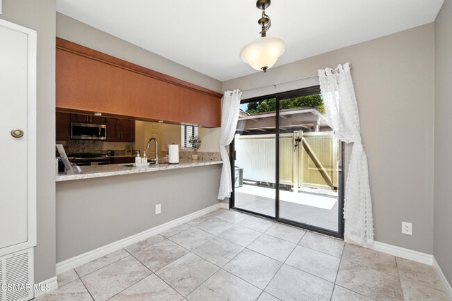 Building Photo - 28763 Conejo View Dr