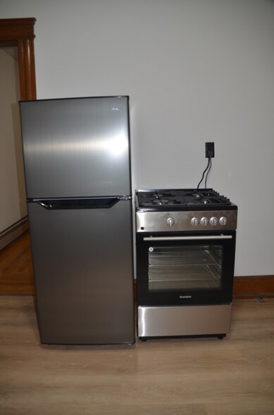 Building Photo - 193 Grove St