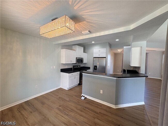 Building Photo - 3710 SW 13th Ave