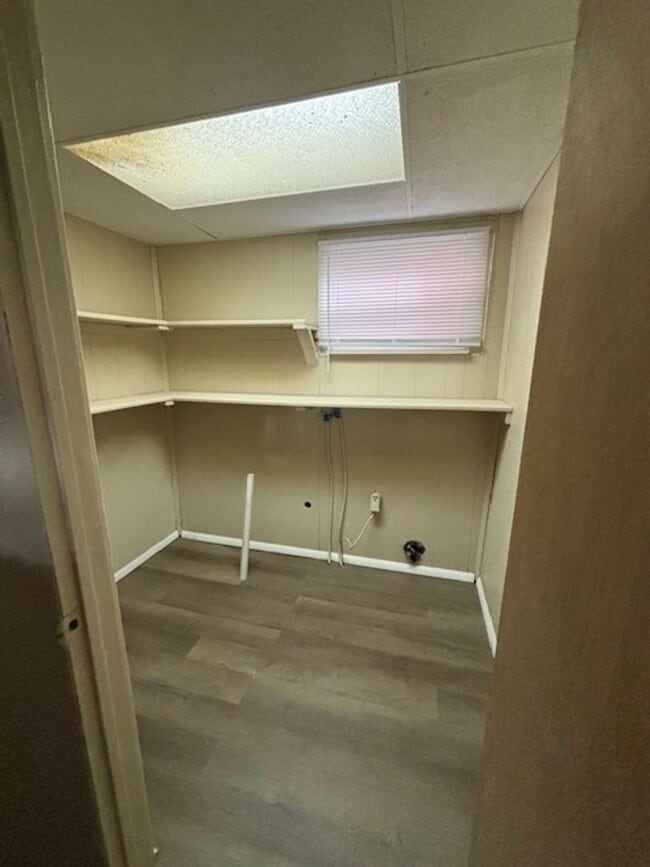 Building Photo - Single Family