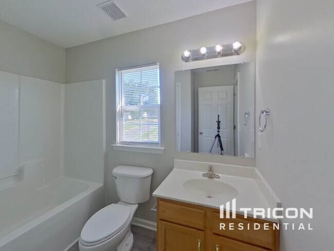 Building Photo - 5203 Holbert Cir
