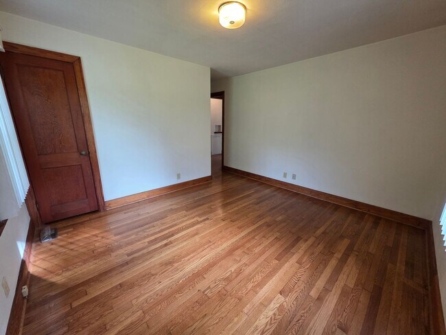 Building Photo - Cute Ranch Ready For New Tenants!