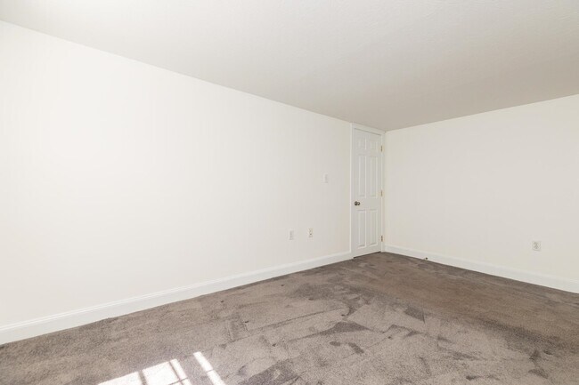 Building Photo - 273 Maplewood Ave