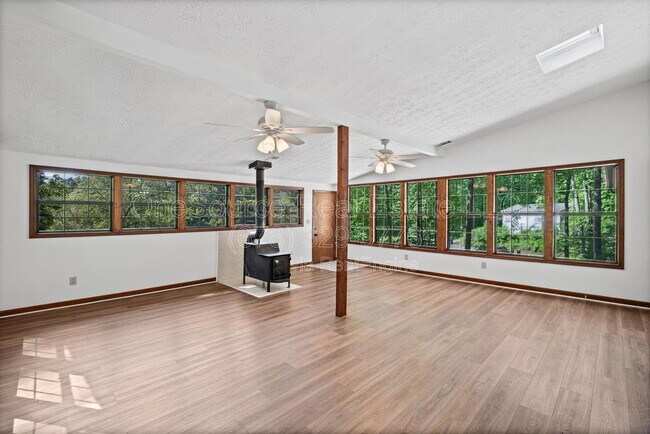 Building Photo - 195 Cross Brook Dr