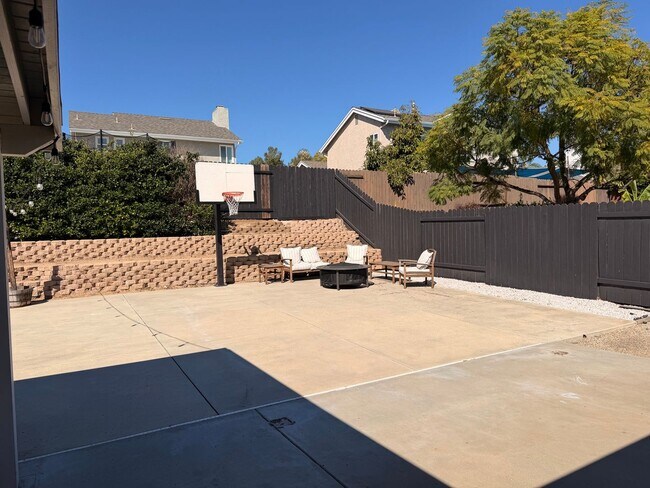 Building Photo - Nicely updated -one story home in Camarilo's desirable Mission Oaks Neighborhood