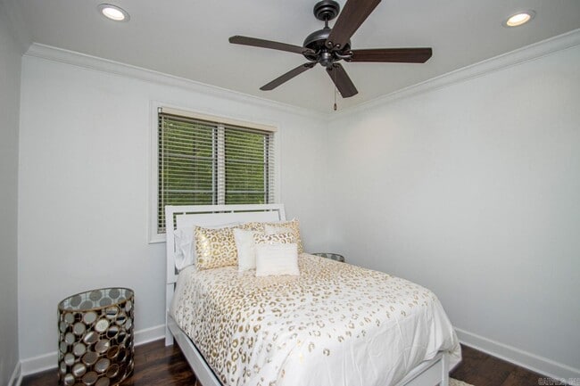 Building Photo - 601 Chenal Woods Dr