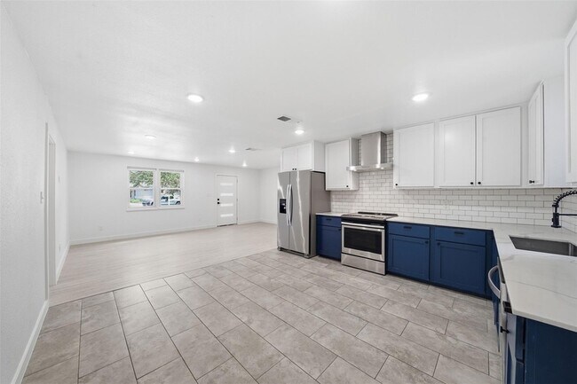 Building Photo - 14405 Tucumcari Trail