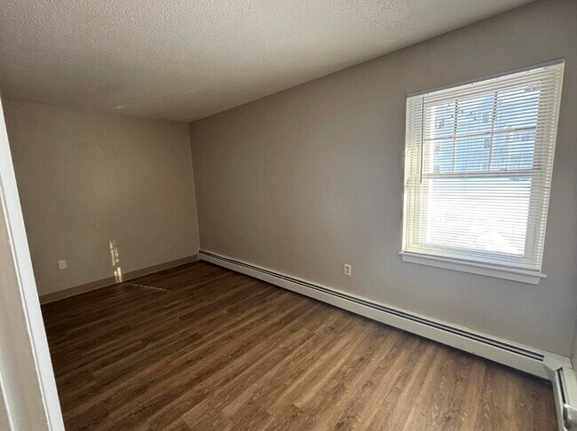 Building Photo - 65 Frank's Ln