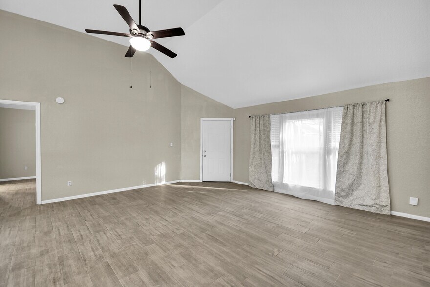 Building Photo - 1236 Sagebrush St