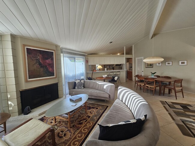 Building Photo - 37800 Da Vall Dr