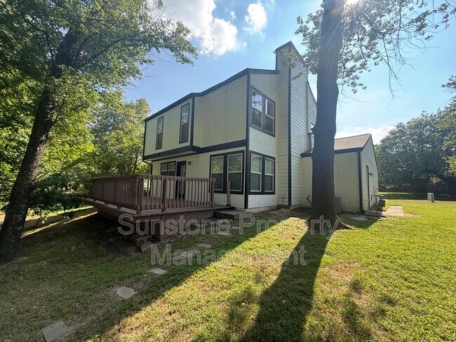 Building Photo - 5117 S Lions Ave