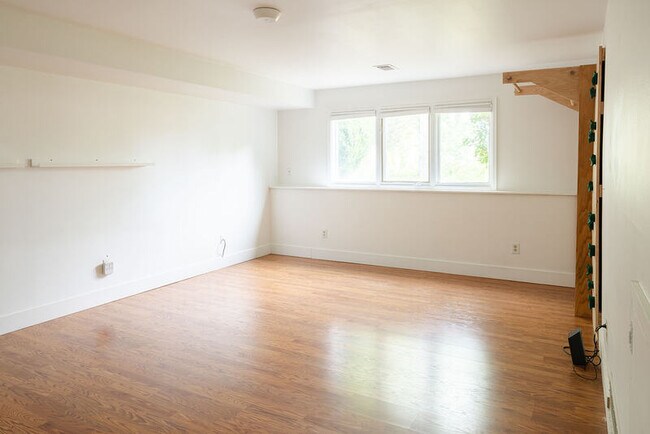 Building Photo - 5630 Hummel Ln
