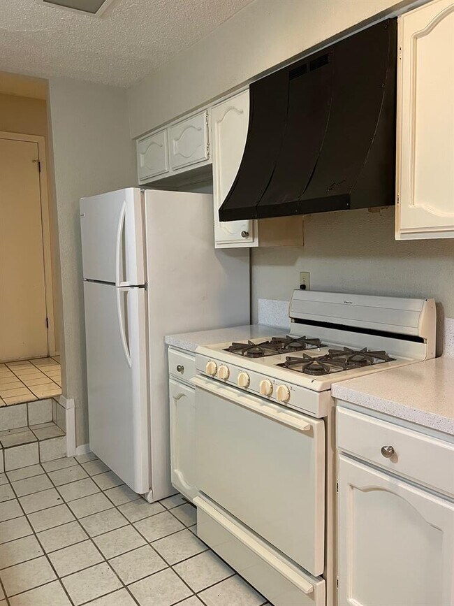 Building Photo - 9100 Wildridge Dr