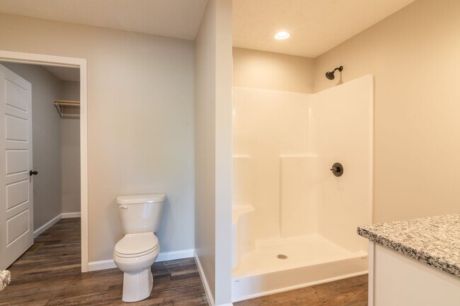 Building Photo - 725 Oak St