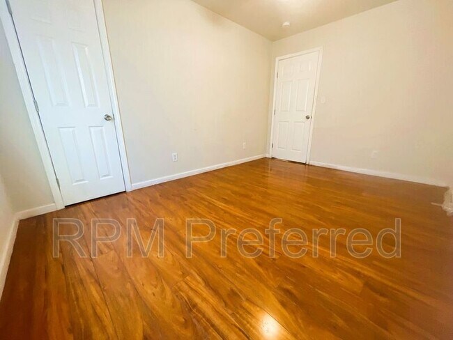 Building Photo - 3813 Drew St