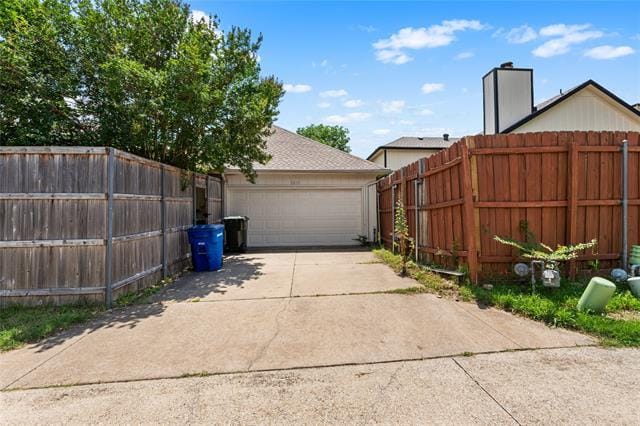 Building Photo - 2219 Greenview Dr