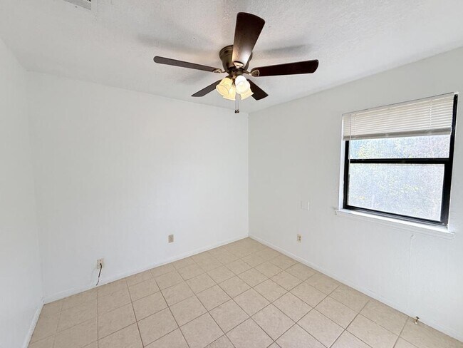 Building Photo - 206 Jason Dr