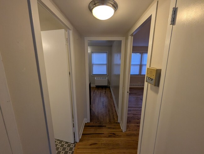 Building Photo - Ravenswood Renovated One Bedroom