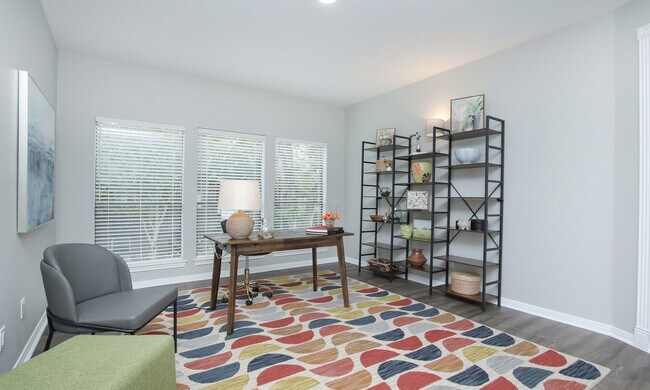 Building Photo - 131 Pine Rd