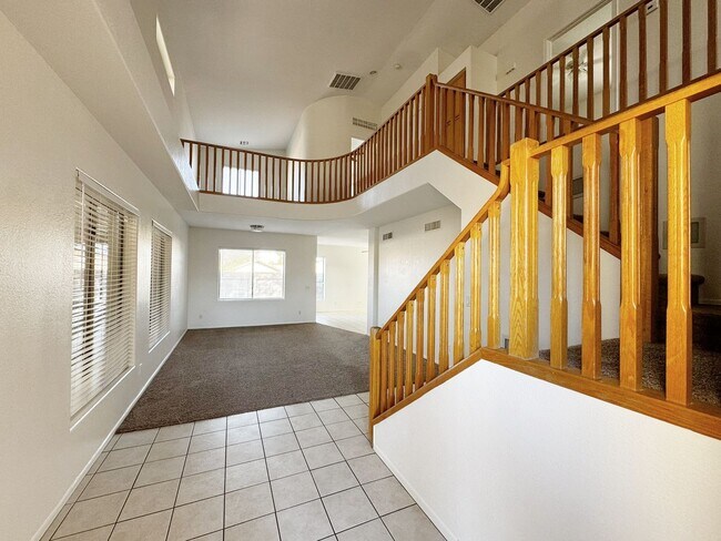 Building Photo - ABSOLUTELY STUNNING 4BR 2.5BA, OVER 2100SQFT, COMMUNITY POOL, CHANDLER