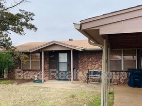 Building Photo - 827 W Brule St