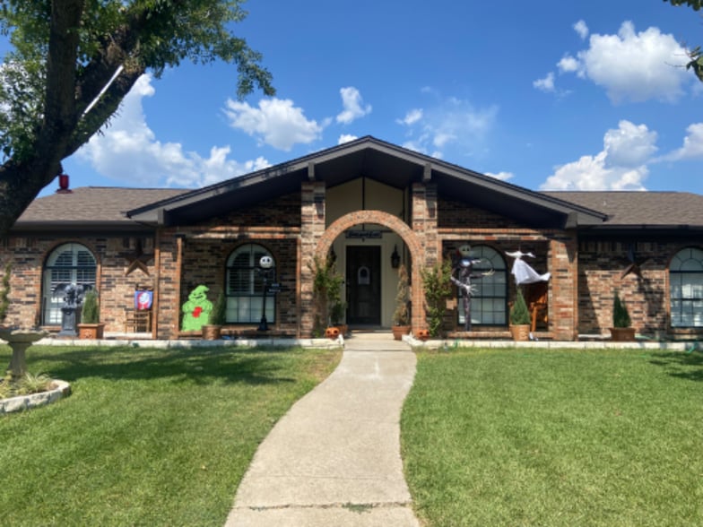 Building Photo - 232 W Louella Dr