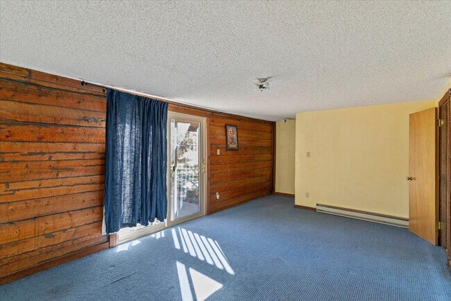Building Photo - 6200 Pine Hollow Dr