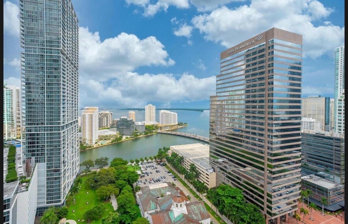 Building Photo - 500 Brickell Ave