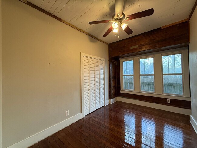 Building Photo - 426 General Mouton Ave