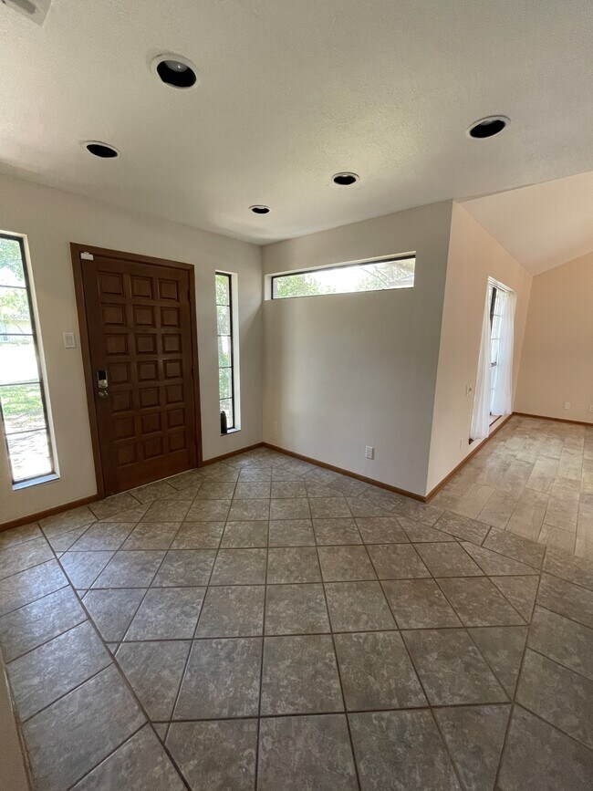 Building Photo - 1214 Timber Bay