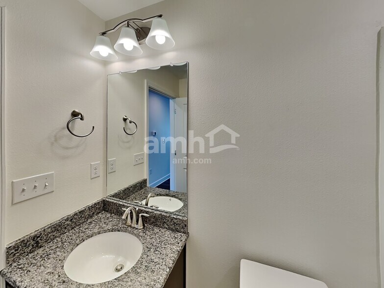 Building Photo - 347 Pine Terrace Dr