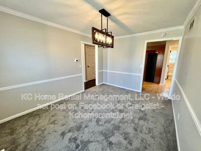 Building Photo - 1109 E Sleepy Hollow Dr