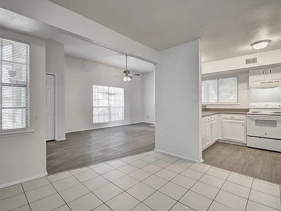 Building Photo - 2520 Limestone Dr