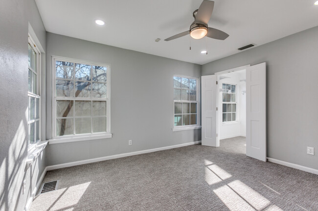 Masterbedroom with walk in closet - 8738 Glencrest Ln